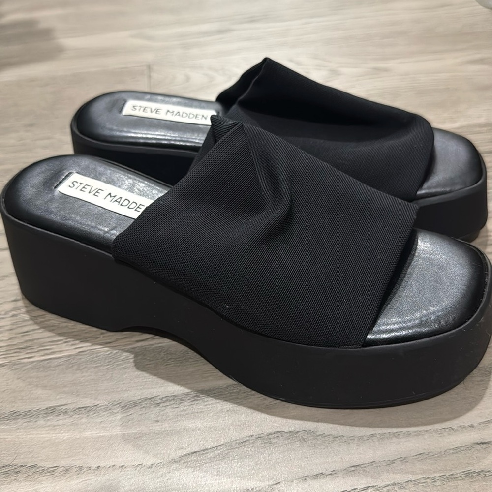 Steve Madden size 37 Slinky Black Sandals